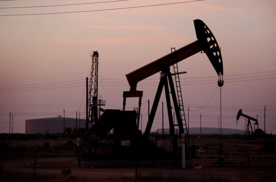 Цените на нафтата во пад, утрово 76 долари за барел на светскиот пазар