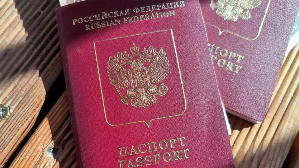„Фајненшел тајмс”: Белград се откажа од државјанствата за Руси по заканите од ЕУ