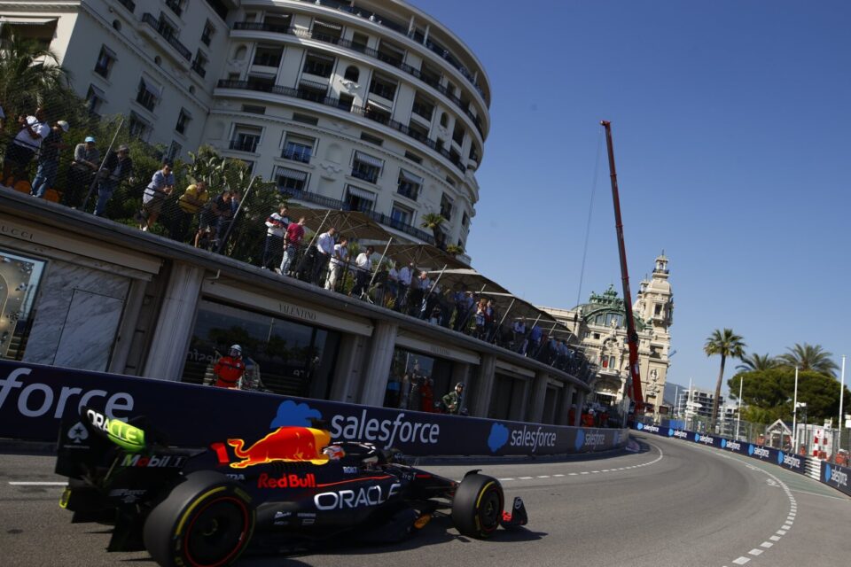 Ферстапен најбрз во Монако, Саинс заврши во ѕид