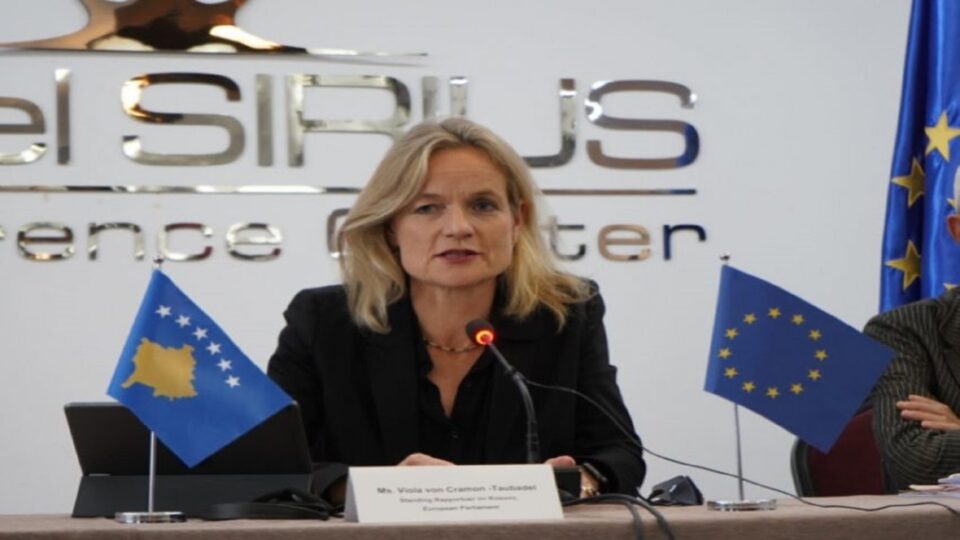 Фон Крамон ќе бара Србија да го повлече својот глас против членството на Косово во СЕ