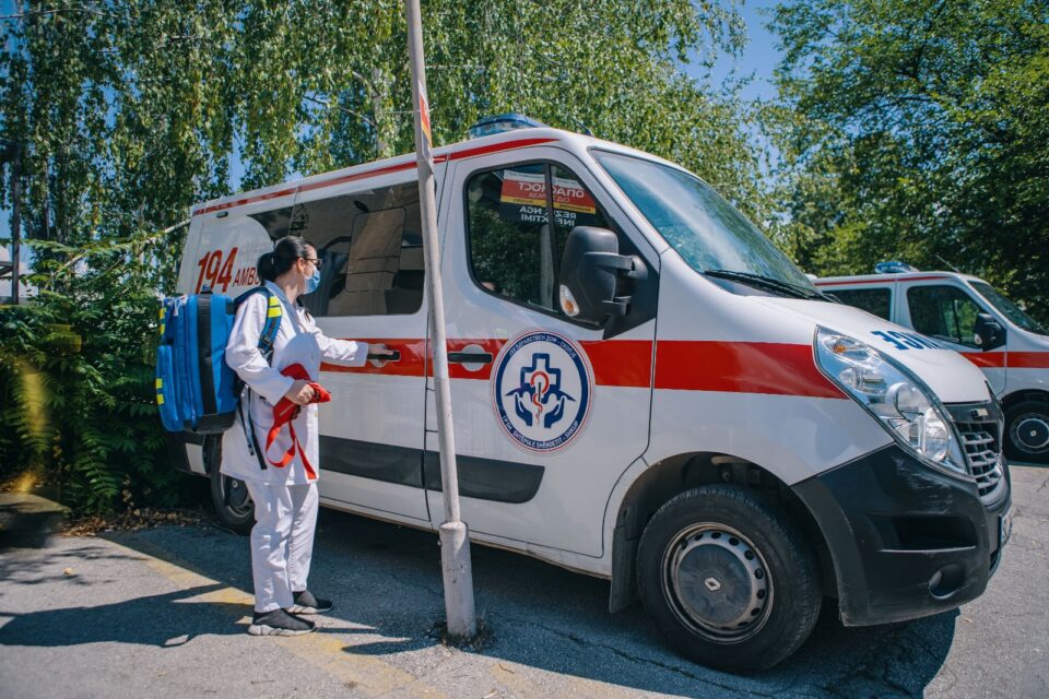 Млад скопјанец пронајден мртов во стан, телото дадено на обдукција