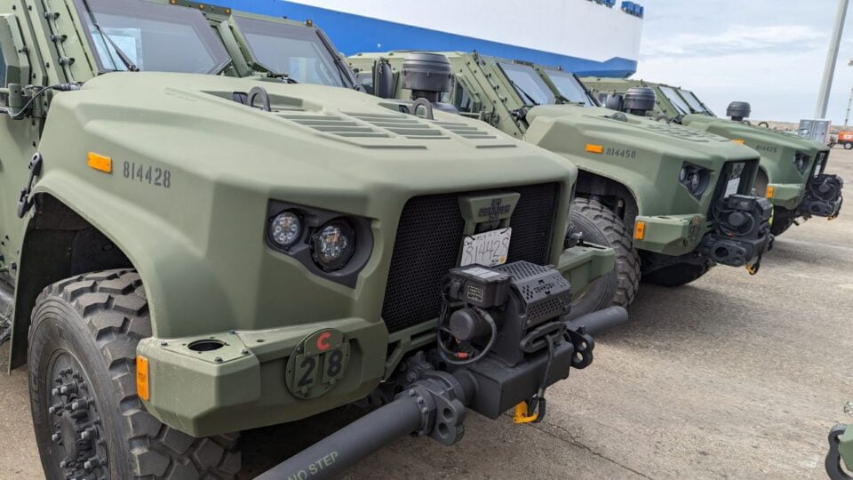 Петровска: Пристигнуваат нови 26 оклопни возила од типот „JLTV Oshkosh“