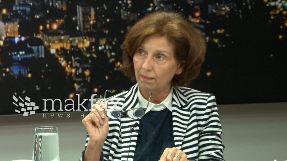 Силјановска Давкова за образованието: Најважно е децата да научат критички да размислуваат