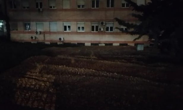 Упаднале со багер за да прават паркинг на диво, полицијата ги уапси