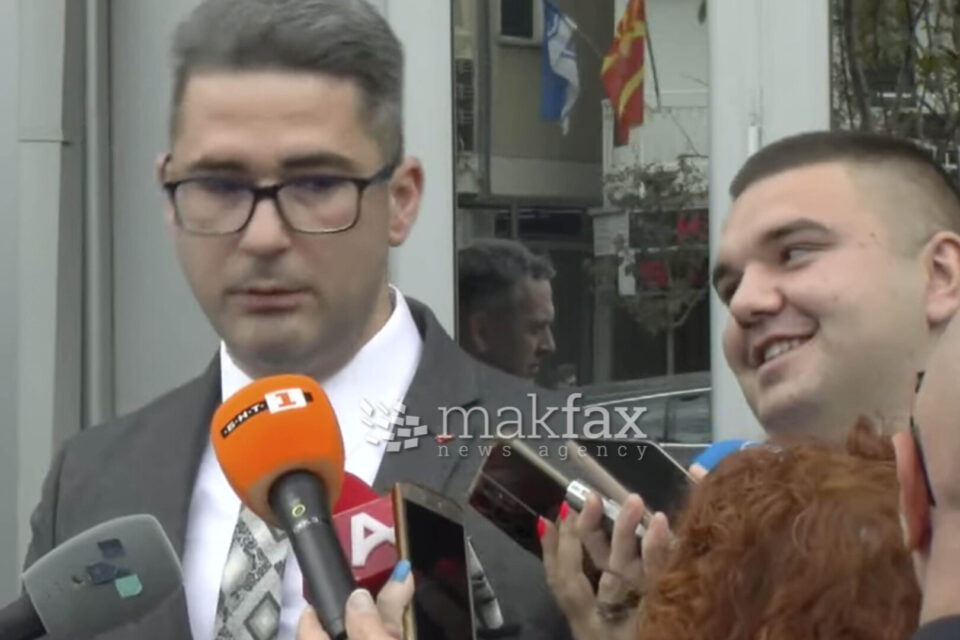 (Видео) Адвокатот зборуваше за повредите на Пендиков, болниот се смееше зад грб на прашањата