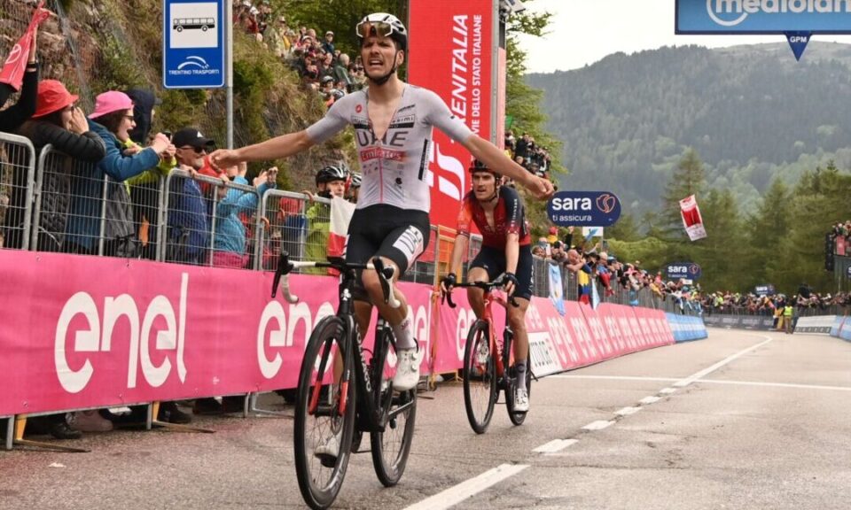 (Видео) Алмеида со планинска победа, Томас ја врати розевата маичка на Џирото