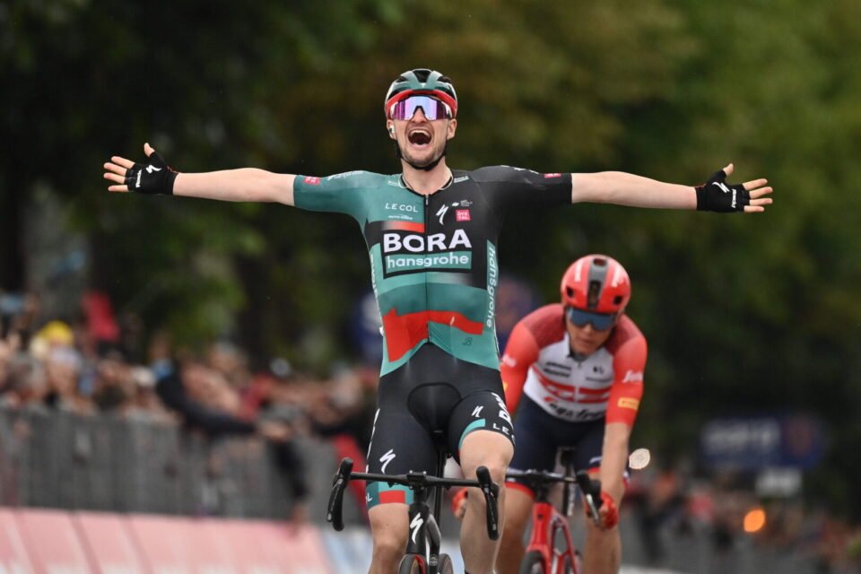 (Видео) Денц со победа на 12. етапа, Томас останува лидер пред Алпите