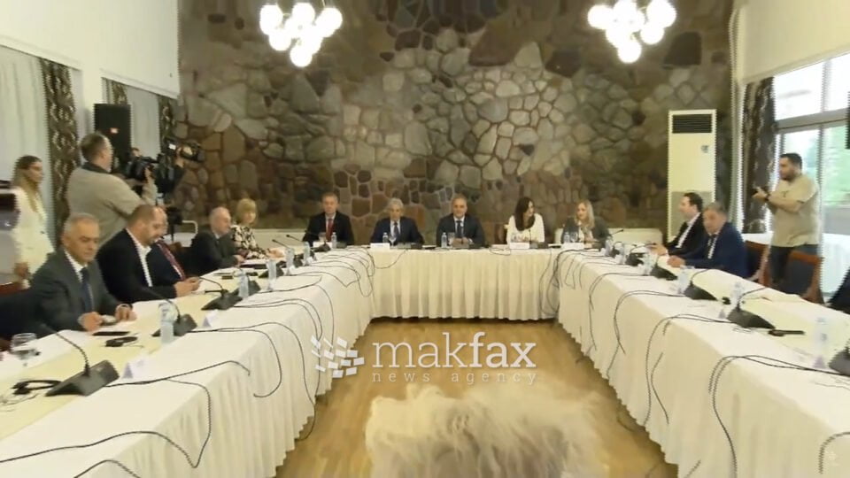 (Видео) Ковачевски на лидерска средба со коалицијата, првпат без Гаши и Трајанов