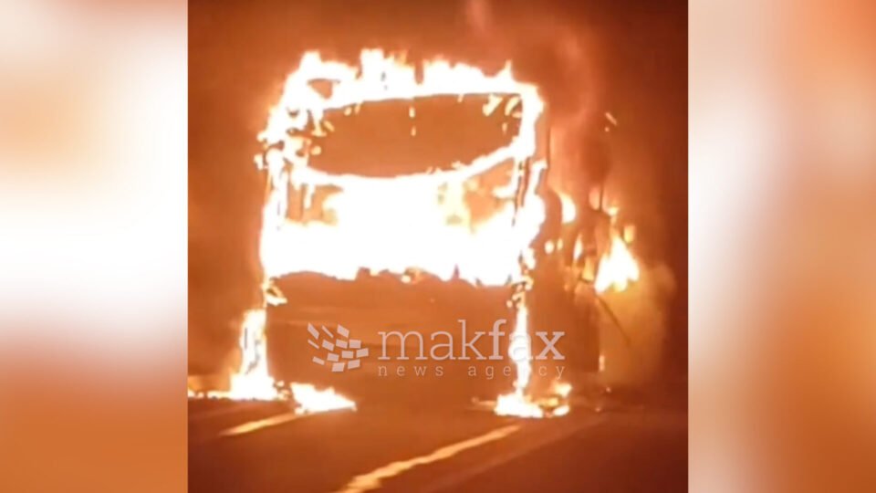 (Видео) Снимка од запалениот автобус на патот Охрид-Кичево, изгорел до темел
