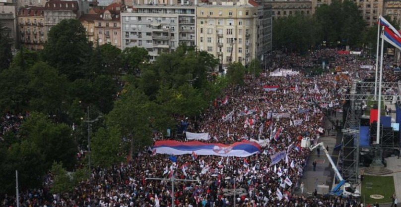 (Видео) „Србијо ти благодарам“-се огласи Вучиќ пред почетокот на митингот