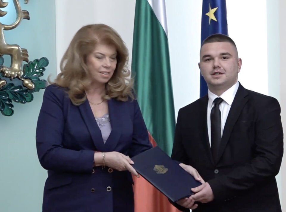 (Видео) Јотова свечено му го врачи бугарското државјанство на Христијан Пендиков