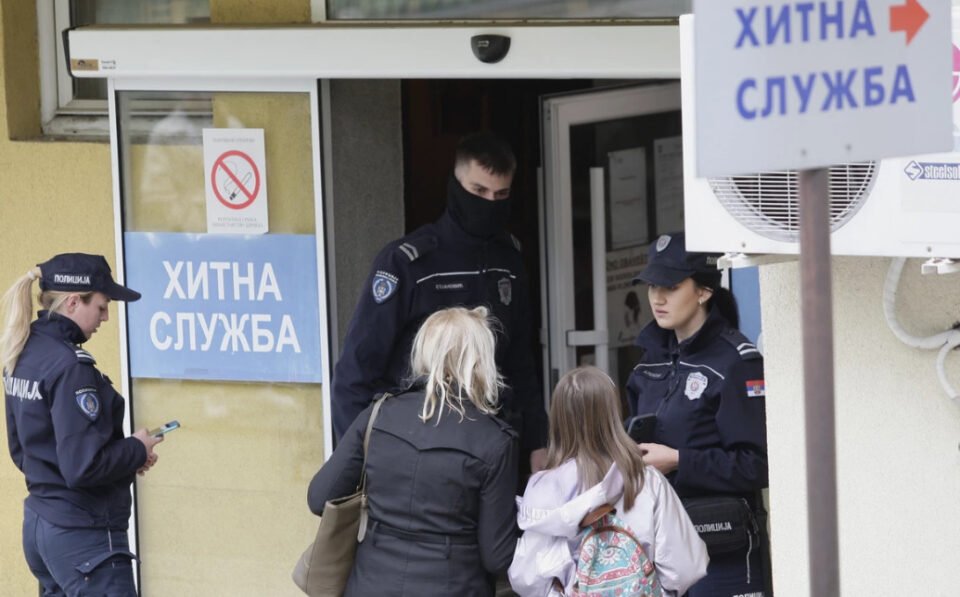 Воени лекари шокирани од раните кај жртвите во пукотниците во Србија
