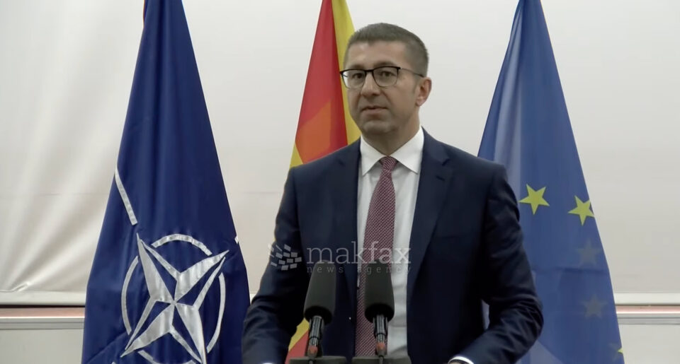 Ковачевски понудил место за Мицкоски во Владата, опозиционерот прифатил почеток на уставни измени со услови