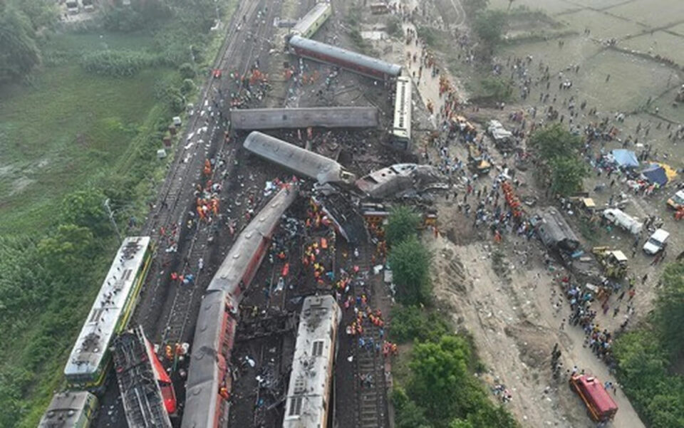 Нема веќе преживеани во железничката несреќа во Индија: Ги спасивме тие што можевме, сега вадиме само тела