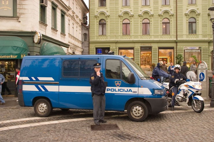 Пукање во Љубљана, две лица убиени, главниот град на Словенија под полициска опсада