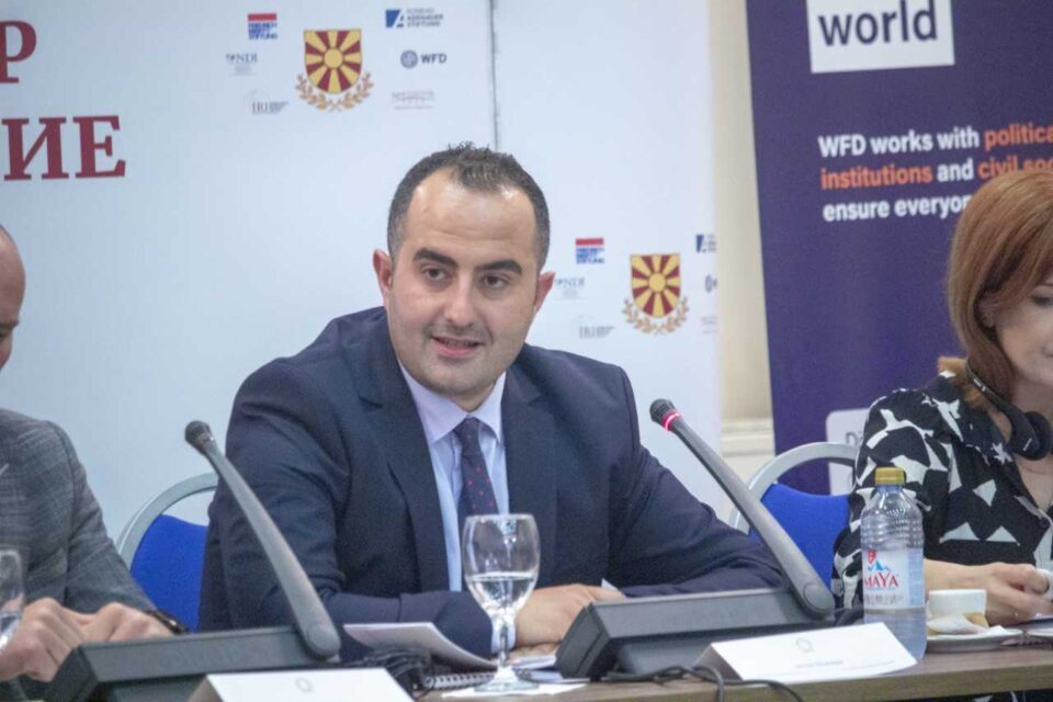 Шаќири: Политиката не смее да се меша во образованието