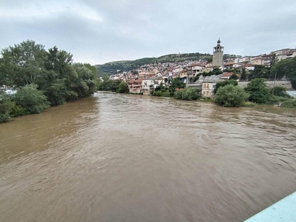 Состојбата со водостоите се смирува, од утре стабилизација на времето