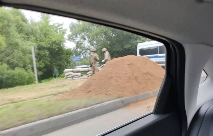 (ВИДЕО) Вагнер напредува, Русите копаат засолништа во Москва