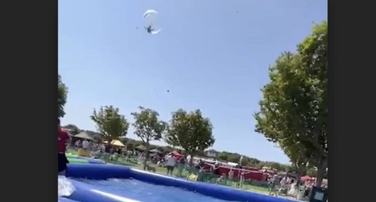 (Видео) Деветгодишно момче во Англија го однесен ветрот додека беше во топка, заврши во болница