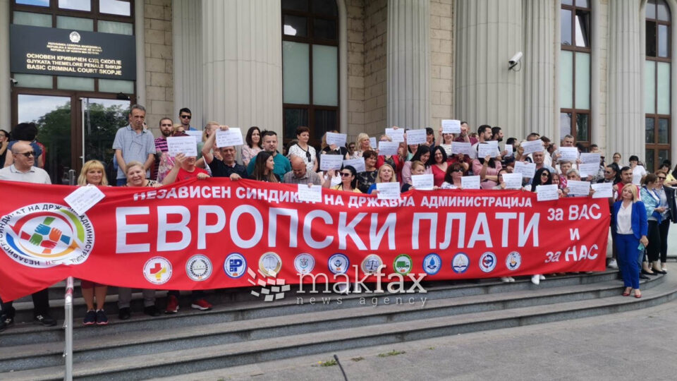 (Видео) Судските работници си ги бараат парите потсетувајќи на платите на функционерите: На работ од егзистенција сме