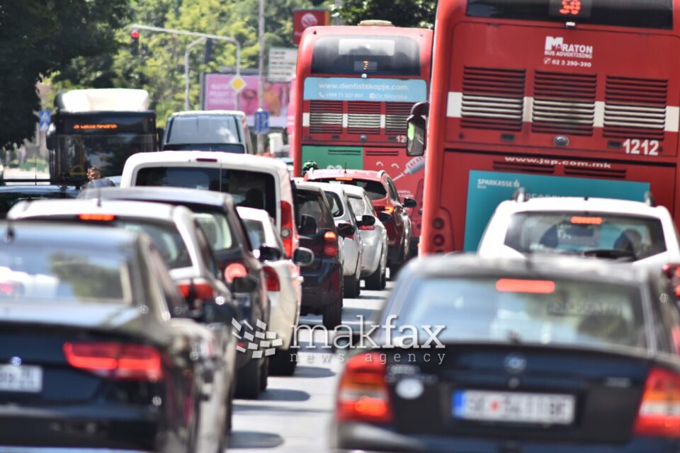 Во Скопје, Штип и Битола се вози брзо, невнимателно, без возачка: контролите на полицајците донесоа стотина казни за возачи