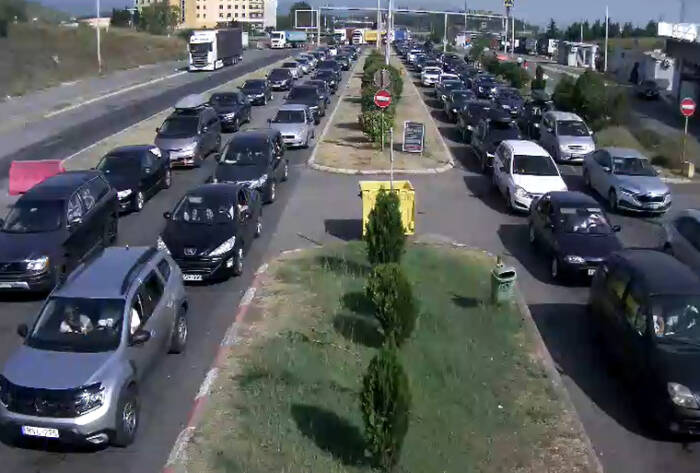 Долги колони на „Богородица“, за влез во Грција се чека повеќе од еден час