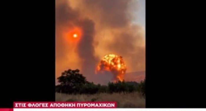 Камбаните бијат за сите луѓе да си заминат: тотален хаос во Грција, пожар беснее, војската е во акција