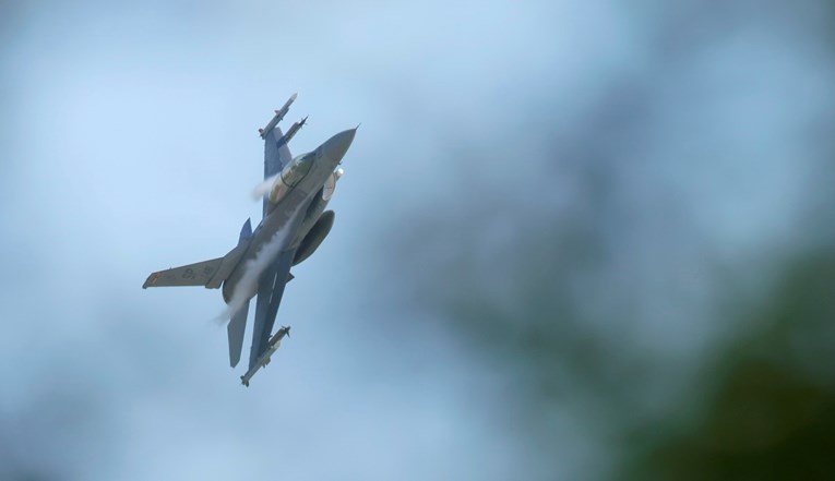 Лавров: Авионите „ф-16“ ги сметаме за нуклеарна закана
