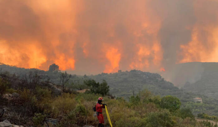 Пожар во Шпанија, евакуирани 500 лица