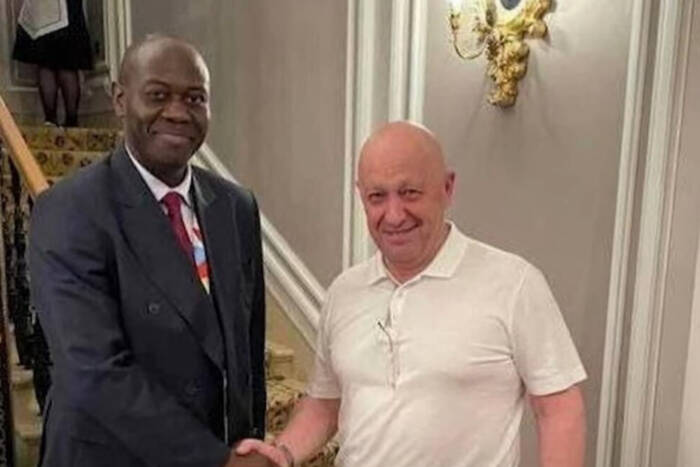 Прва фотографија од Пригожин во јавност, се појави на самит во Санкт Петербург
