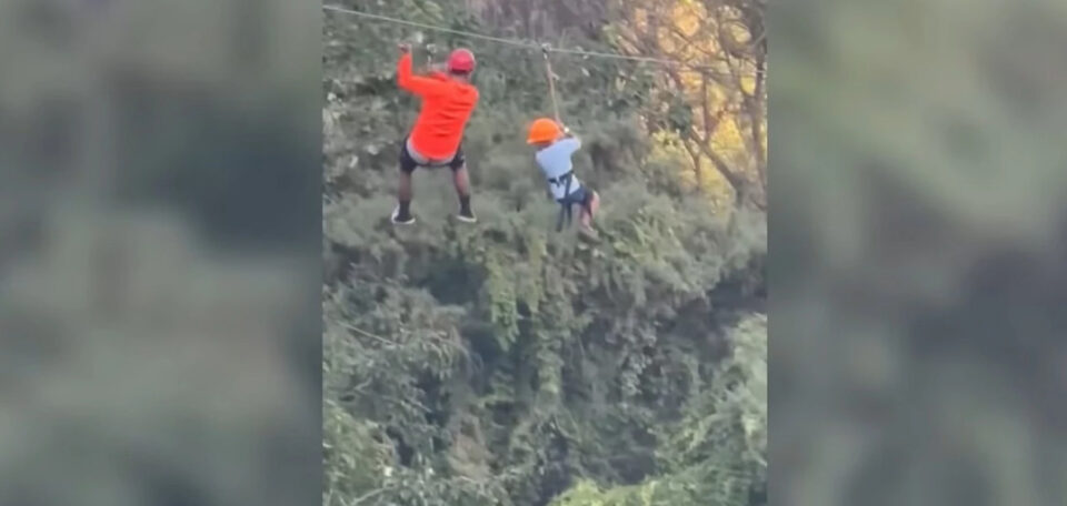 (Видео) Шестгодишно дете преживеа пад од 12 метри во забавен парк, се скинала опремата