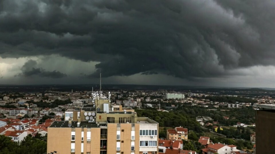 Во Словенија издадено предупредување, се очекува ново невреме