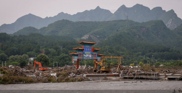 Кинеските власти уапсиле пет лица поради прикривање на бројот на жртвите во поплавата