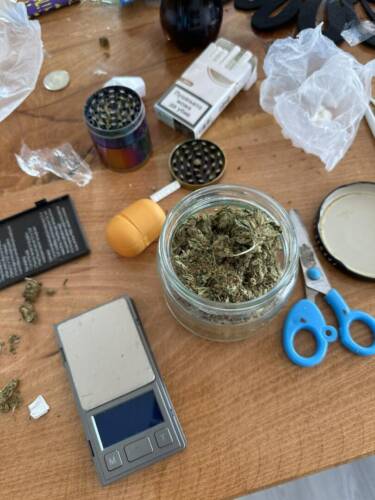 Претрес во Куманово, еден приведен а пронајдени се повеќе видови дрога