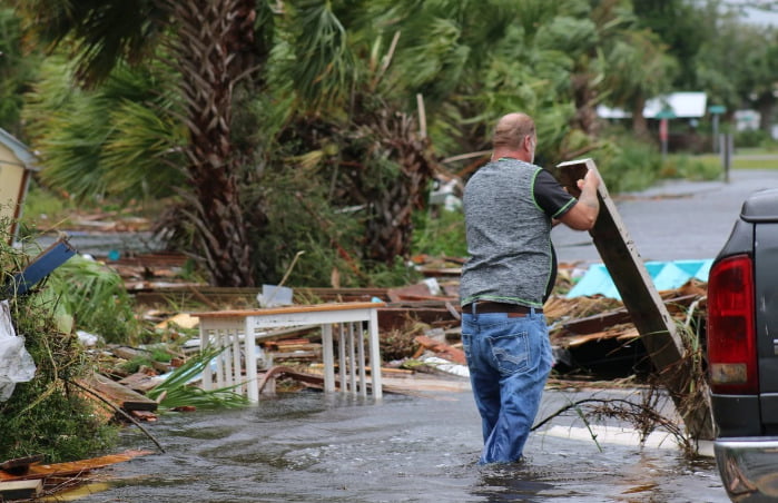 Ураганот Идалија ја разори Флорида, без струја речиси половина милион луѓе, има загинати