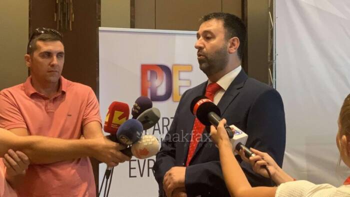 (Видео) Хоџа ја регистрираше партијата, а изрази загриженост за уставните измени: Тоа ни е прва битка