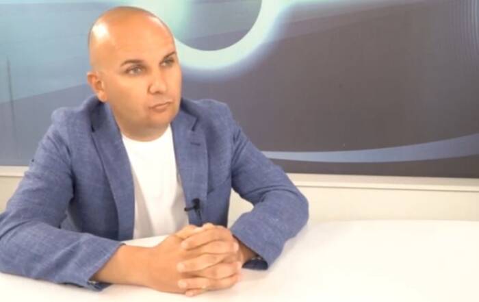 (Видео) Илхан Ќучук: Без реформи, РС Македонија ризикува да се одвои од Албанија на патот кон ЕУ