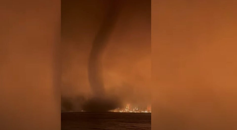 (Видео) Пет лица загинаа во невреме во Мичиген, огнени торнада во Канада