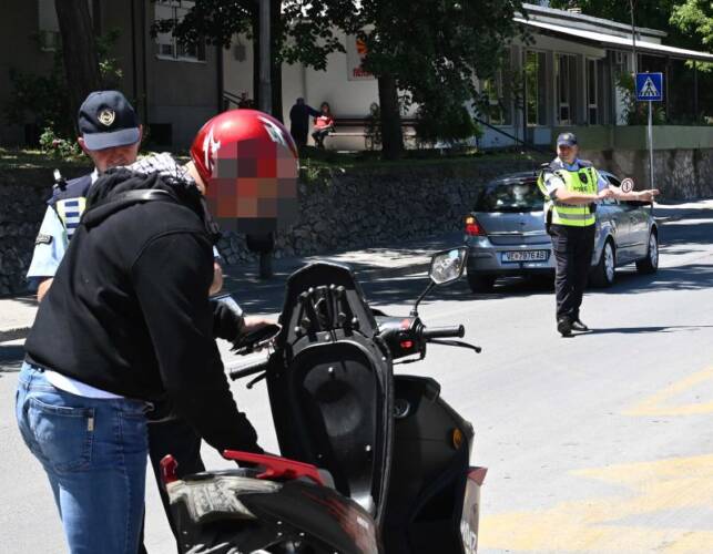 32 санкционирани возачи на мотоцикли, 13 возеле без заштитна кацига