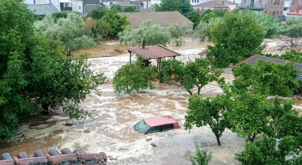 Две жени најдени мртви во нивните домови: бројот на жртви од бурата „Даниел“ во Грција се искачи на шест лица