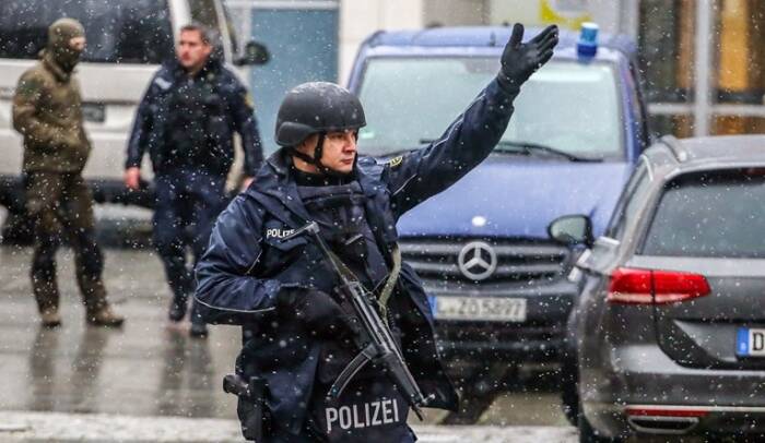 Германската полиција изврши рации во земјата поради шверцување мигранти