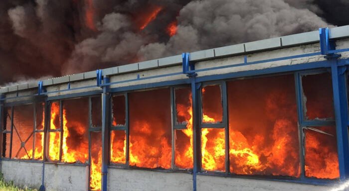 Кривична пријава против 18-годишник и малолетник, предизвикале пожар во објект во Скопската чаршија