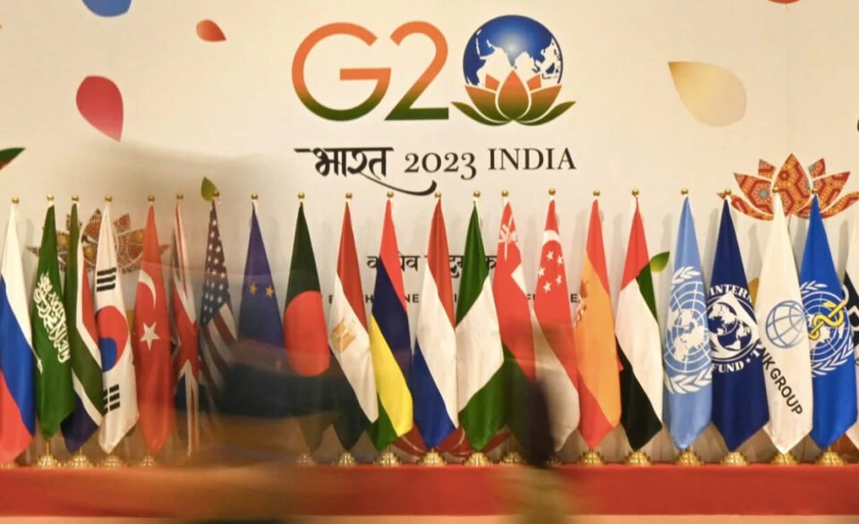 Лидерите пристигнуваат на самитот на Г-20 во Њу Делхи, кинескиот лидер не е присутен