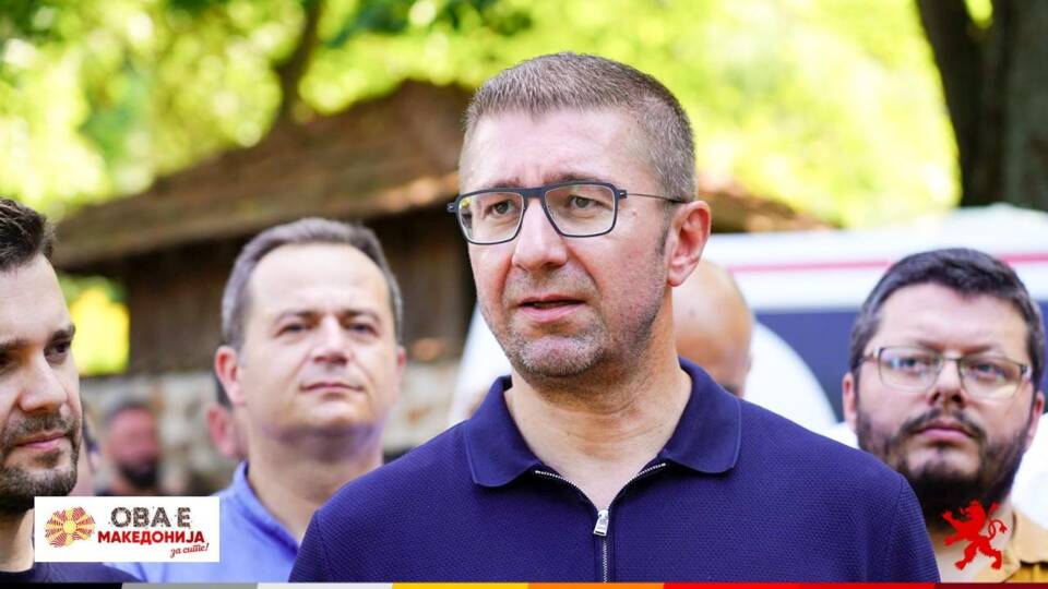 Мицкоски: Што прави Ковачевски кога се носат законите како тој за амнестија, нека не се однесува како турист на седниците на Владата
