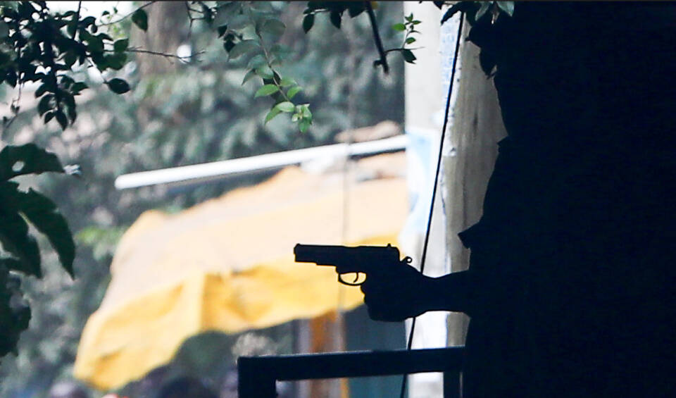 Млад охриѓанец со оружје и’ се заканувал на поранешната девојка