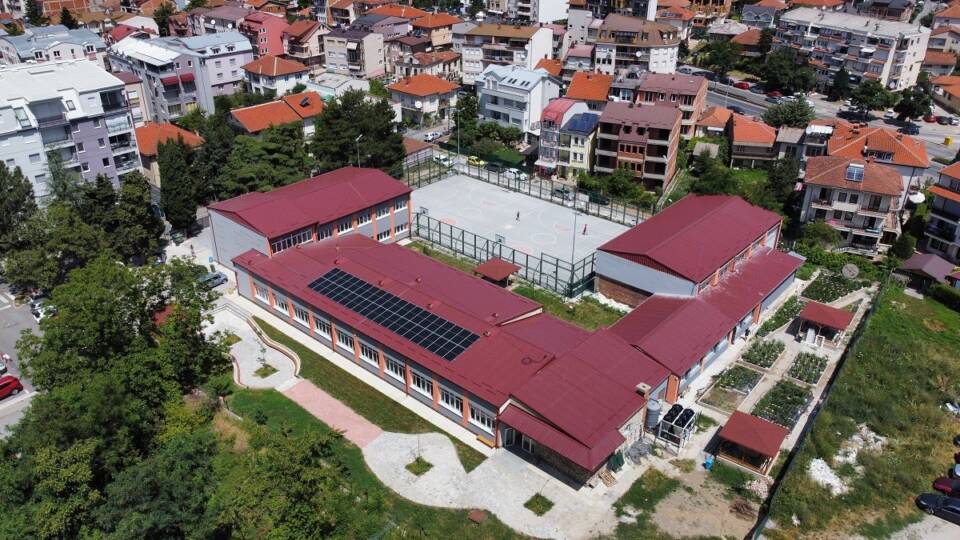 „Окта“ донира фотоволтаична централа и за средното економско училиште во Охрид