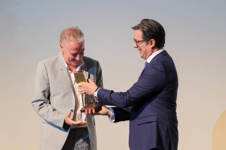 Пендаровски ја додели специјалната награда „Камера 300“ на кинематограферот Шејмус Мек Гарви