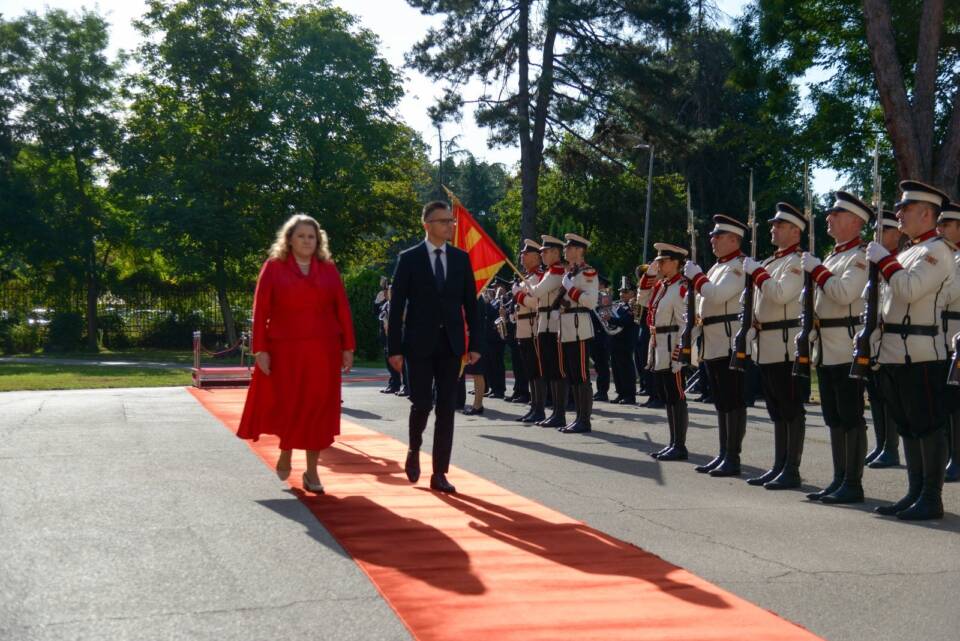 Петровска и словенечкиот министер за одбрана Шарец го потпишаа новиот Договор за одбранбена соработка