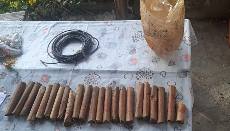 Претрес во Беровско, пронајдени 22 пакувања со експлозив