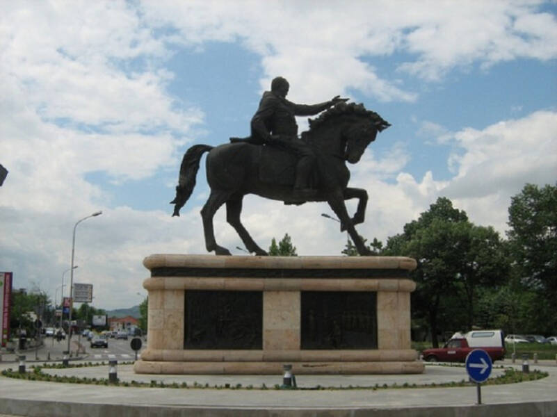 ЃорчеПетровспоменик